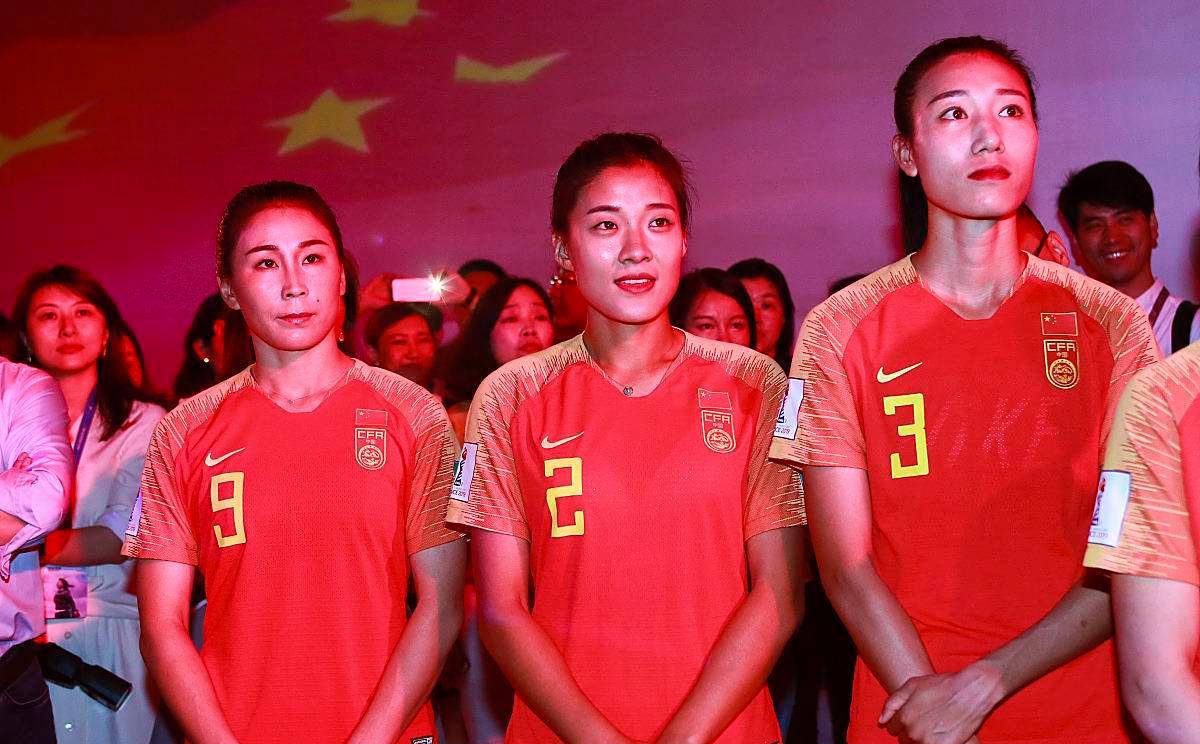 包含女足代表队全力以赴，力争胜利的词条