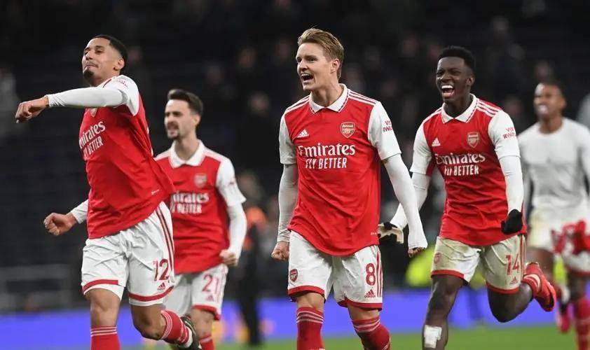 关于阿森纳球队势均力敌，小组积分拮据的信息