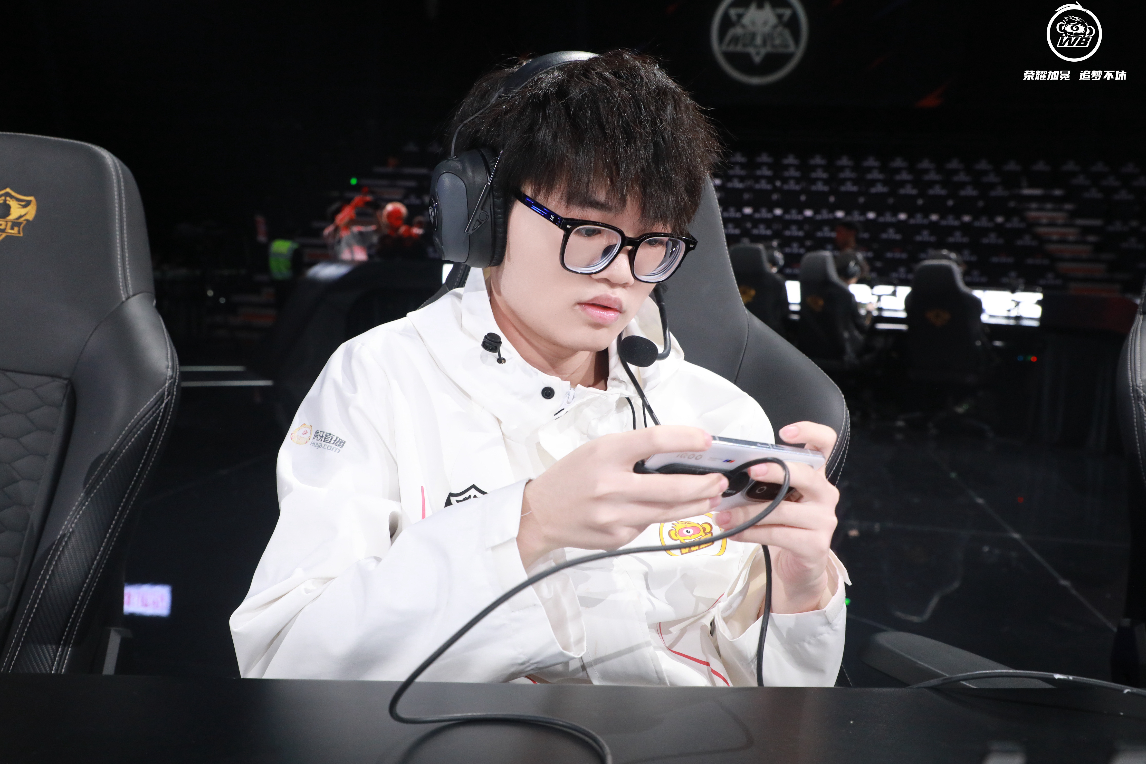 开云平台-CLG鏖战WBG，Ruler线上压制力十足焦点之战半决赛，引爆全场热议的简单介绍