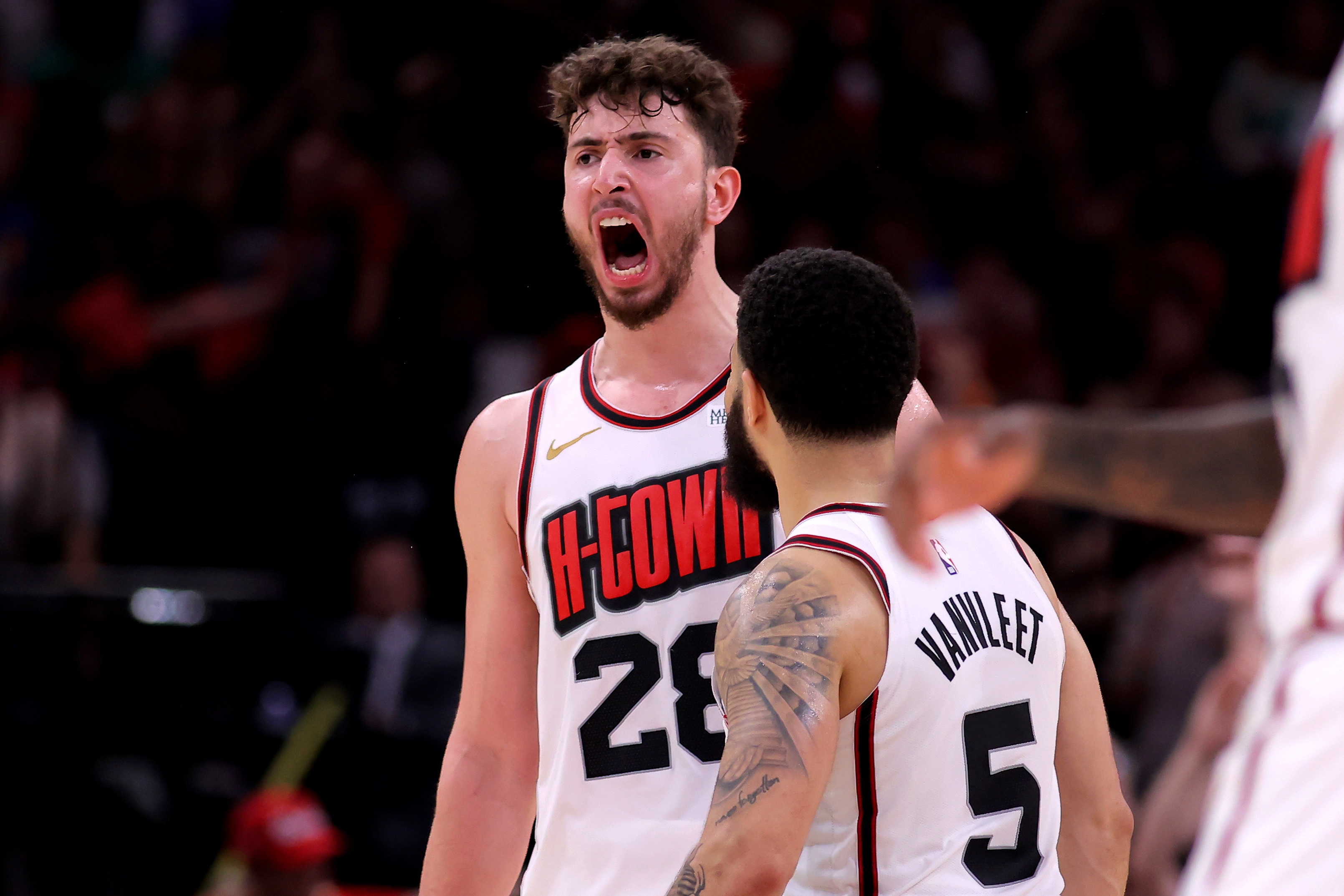 火箭队再下一城，取得连胜晋级