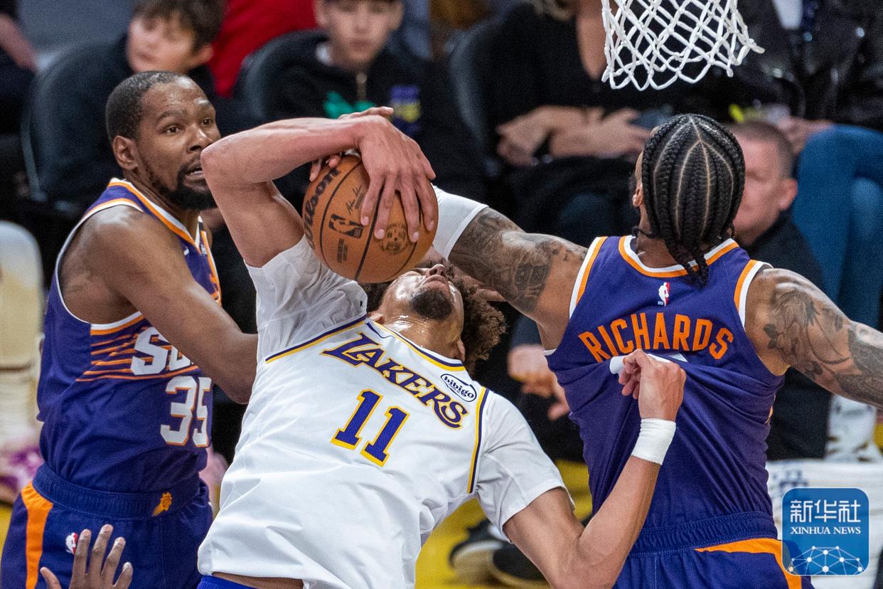 开云体育在线-NBA季后赛开战，湖人击败太阳取得首胜