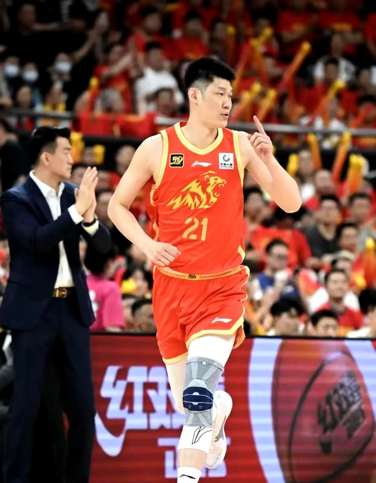 开云体育入口-亚洲联赛战况激烈，球队排名喜忧参半