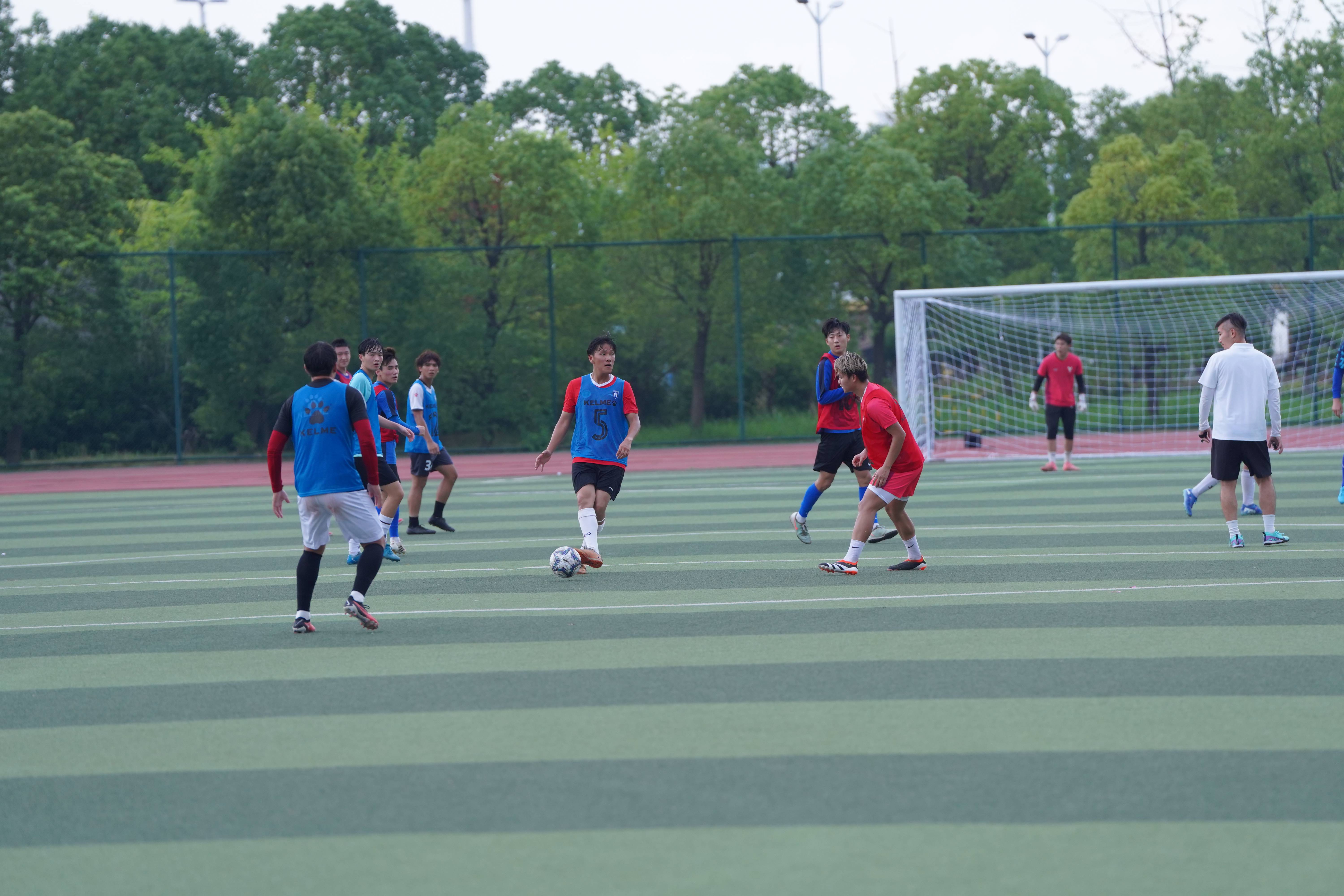 足球联赛胜负手法训练全面开展，助力球队发挥