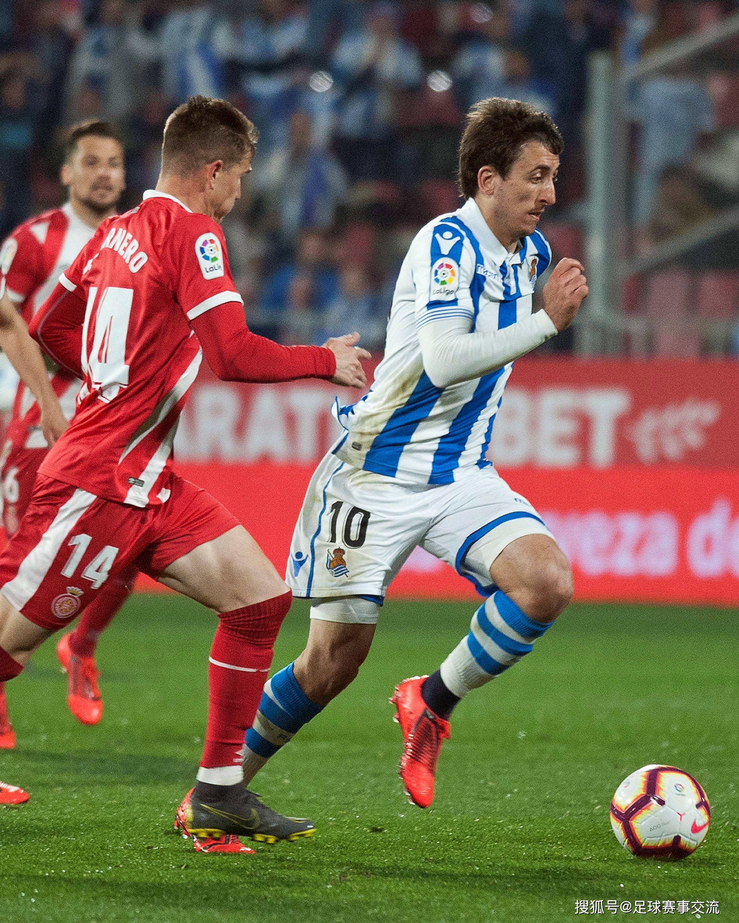 国际足球联赛强手对决，实力对碰激烈