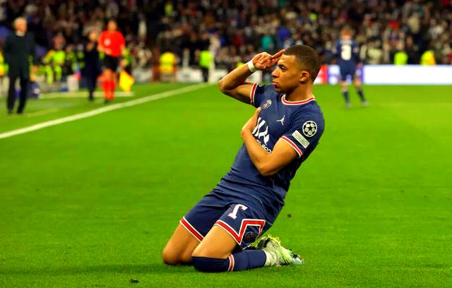 足球场上的精彩故事层出不穷