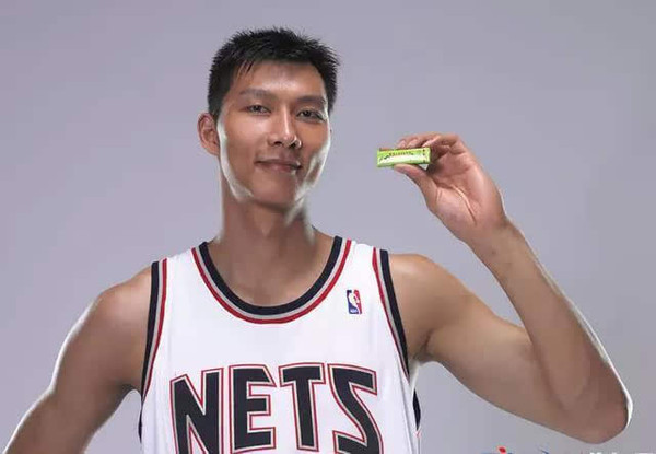 阿联凭借高超篮球技巧获得巨额奖金