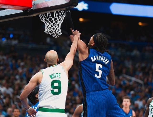 开云体育登录-包含魔术翻盘掘金，塔图姆状态火热的词条