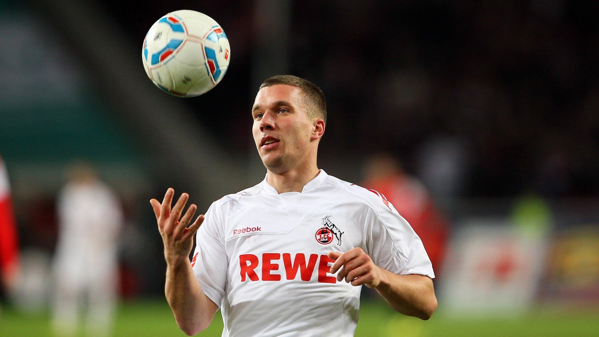 节奏大师福克斯驱动胜利引擎,上海铁血防守成功压制雷霆攻势