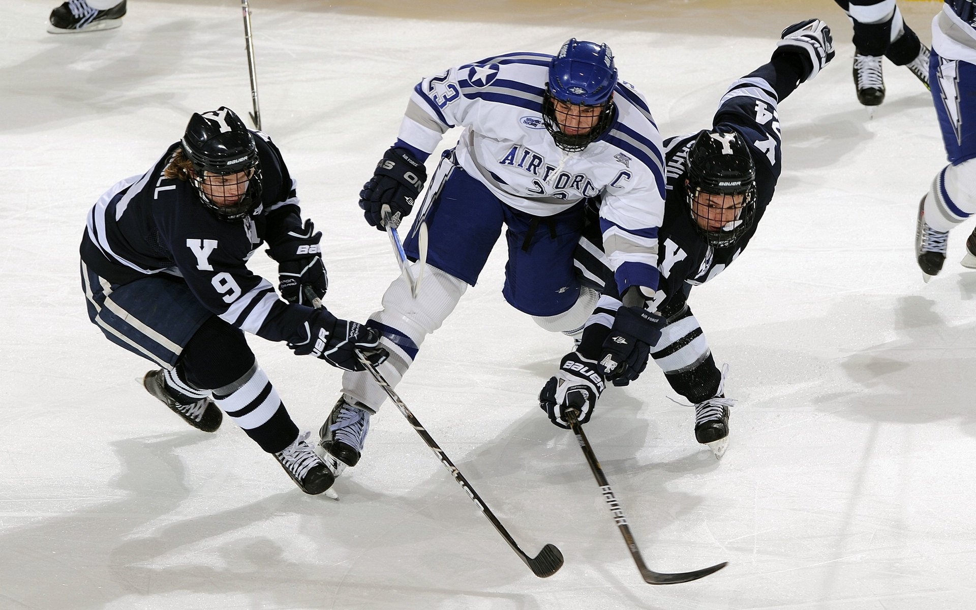 开云体育下载-铁血鏖战与轻盈如火，团体激斗与个人艺术的羽球交响