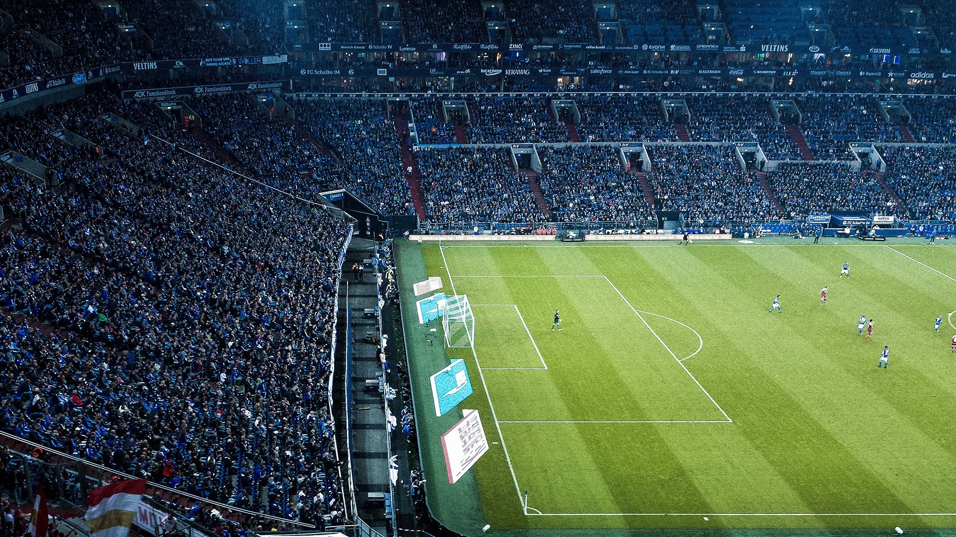 开云下载-当跃马刺破银箭阵，法拉利轻取梅赛德斯的背后，是汉密尔顿统治全场的孤独史诗