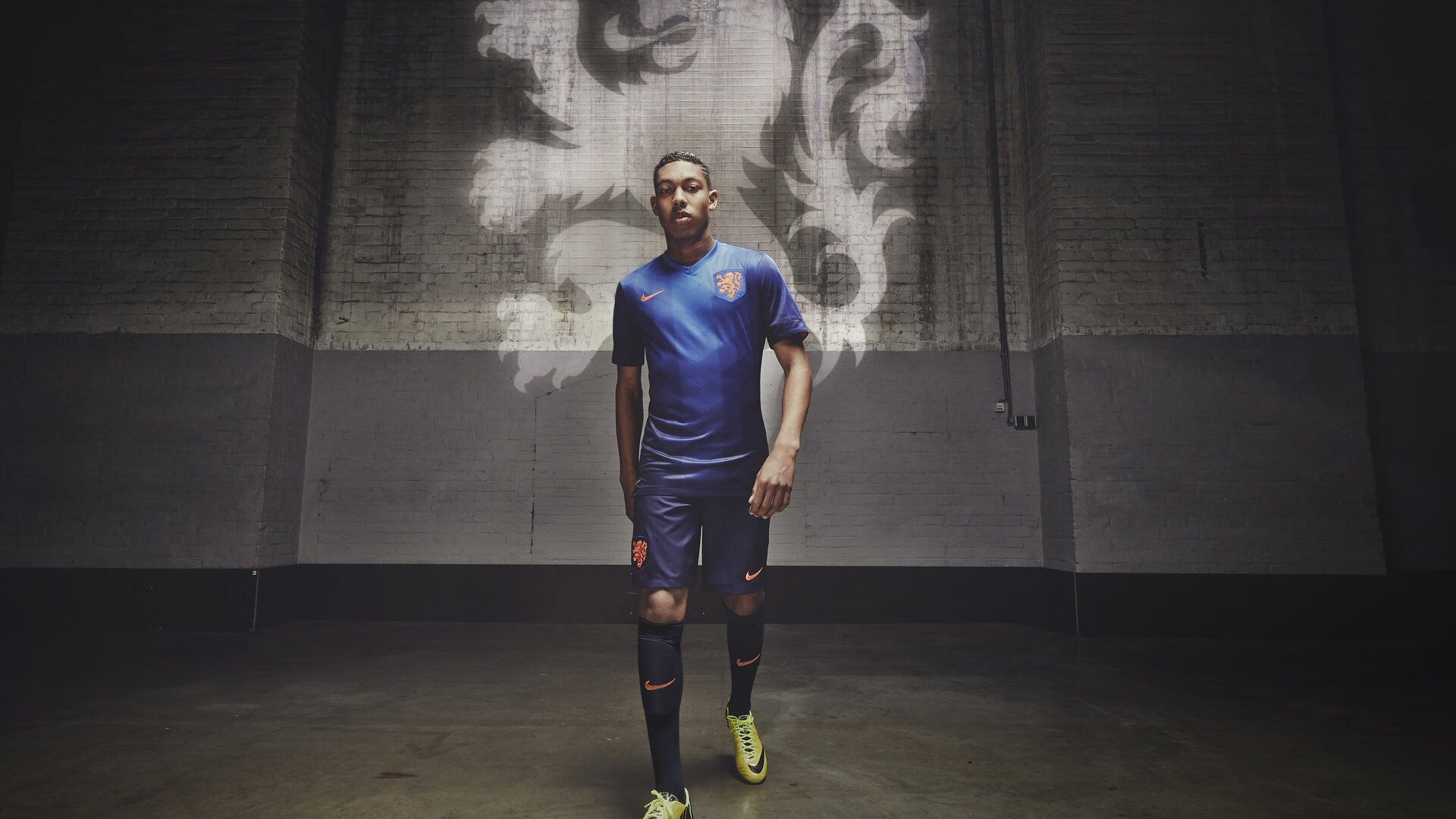 开云体育官方网站-赛道启示录，铁蹄下的星火—哈斯碾压围场与诺里斯的孤独冲锋